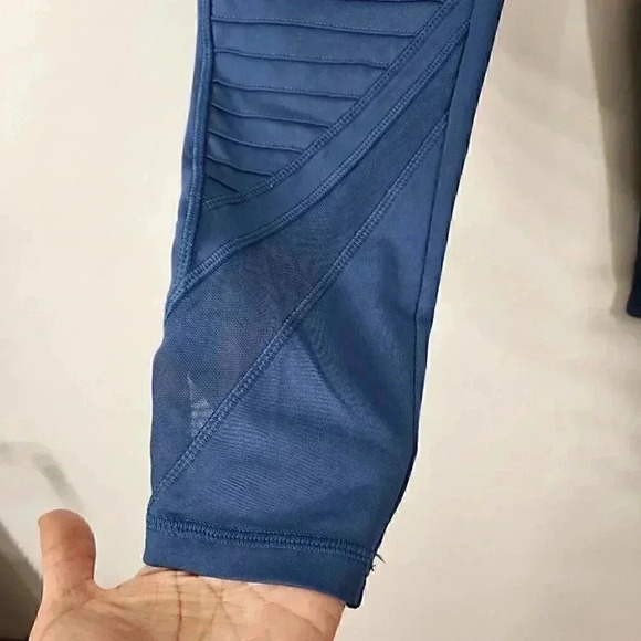 aerie Blue High Waist Cropped Activewear Legging Size M - Picture 4 of 8